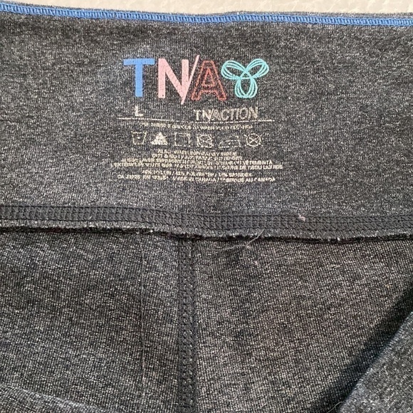 ARITZIA TNAction mid waist cropped leggings charcoal grey Sz L - Picture 5 of 11